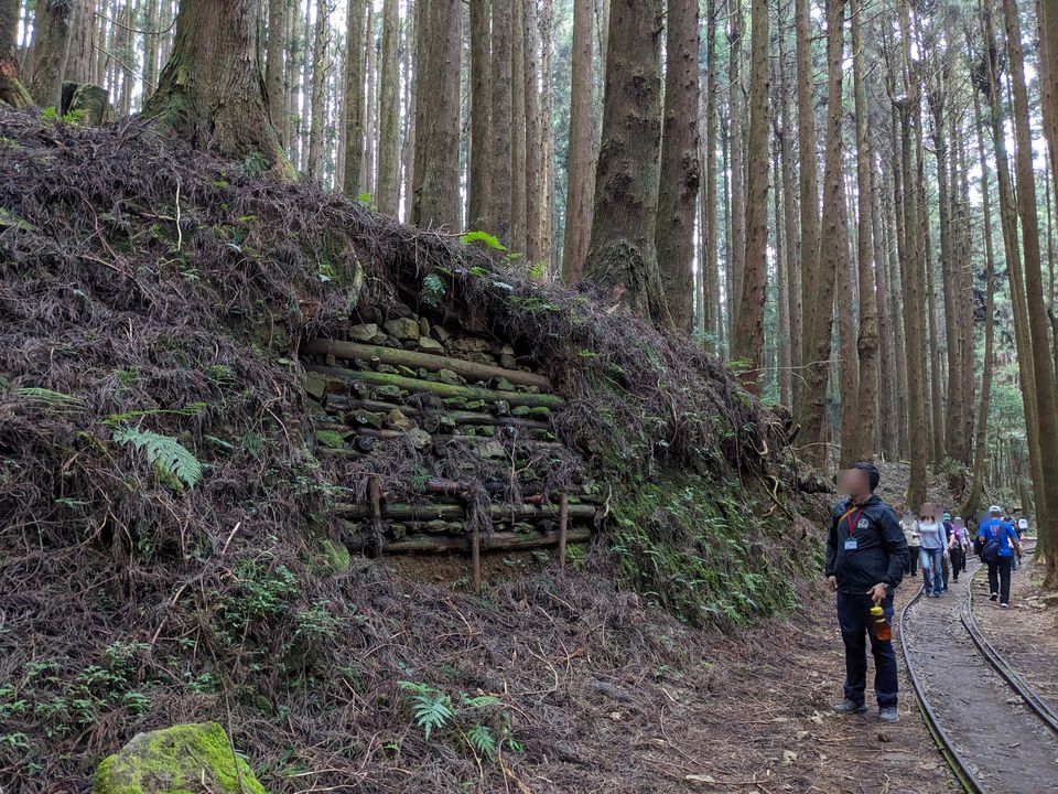 千里步道協會向學員介紹受凍拔現象影響的邊坡